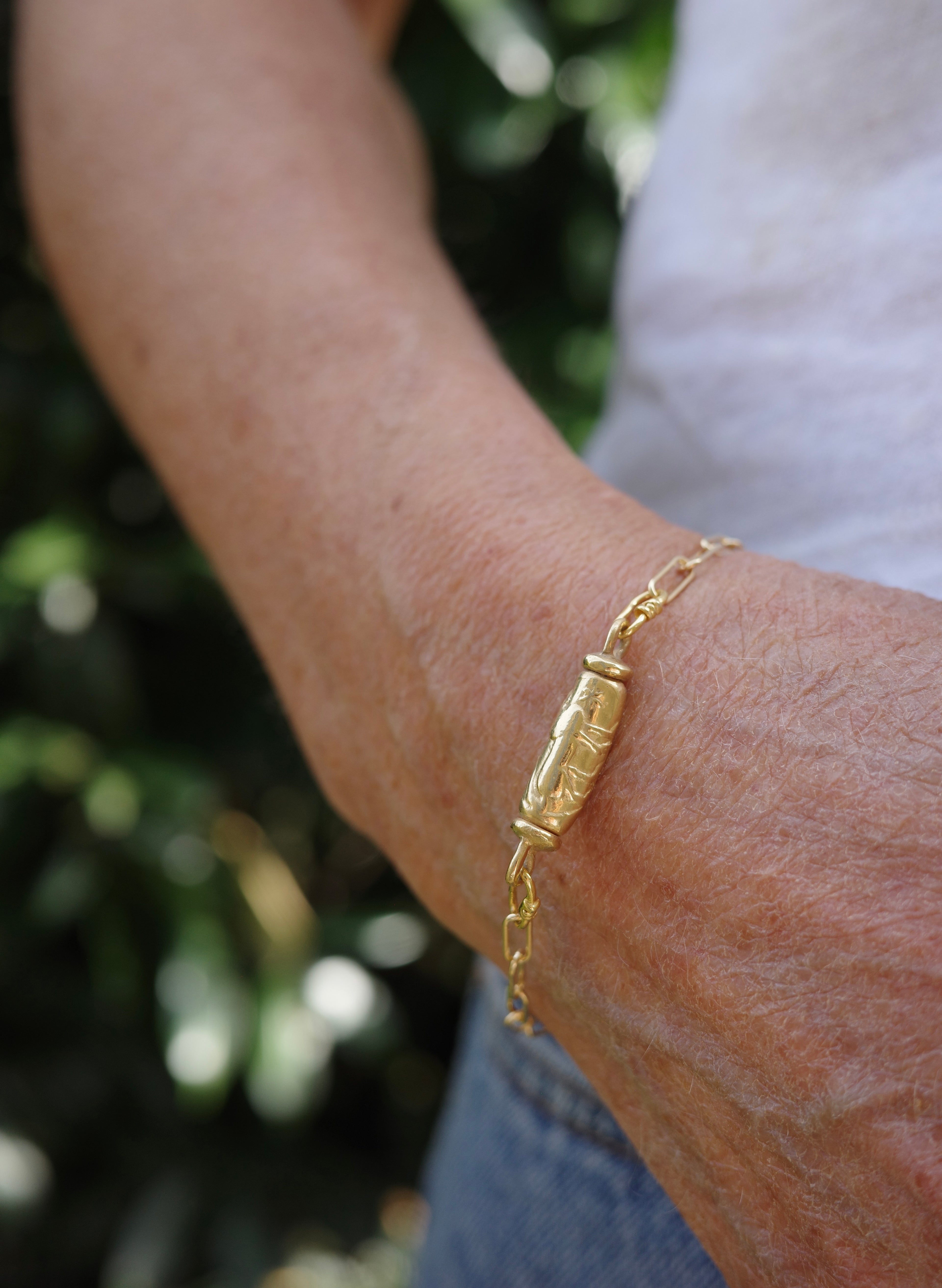 LION STAMP CHARM BRACELET - 18K GOLD VERMEIL