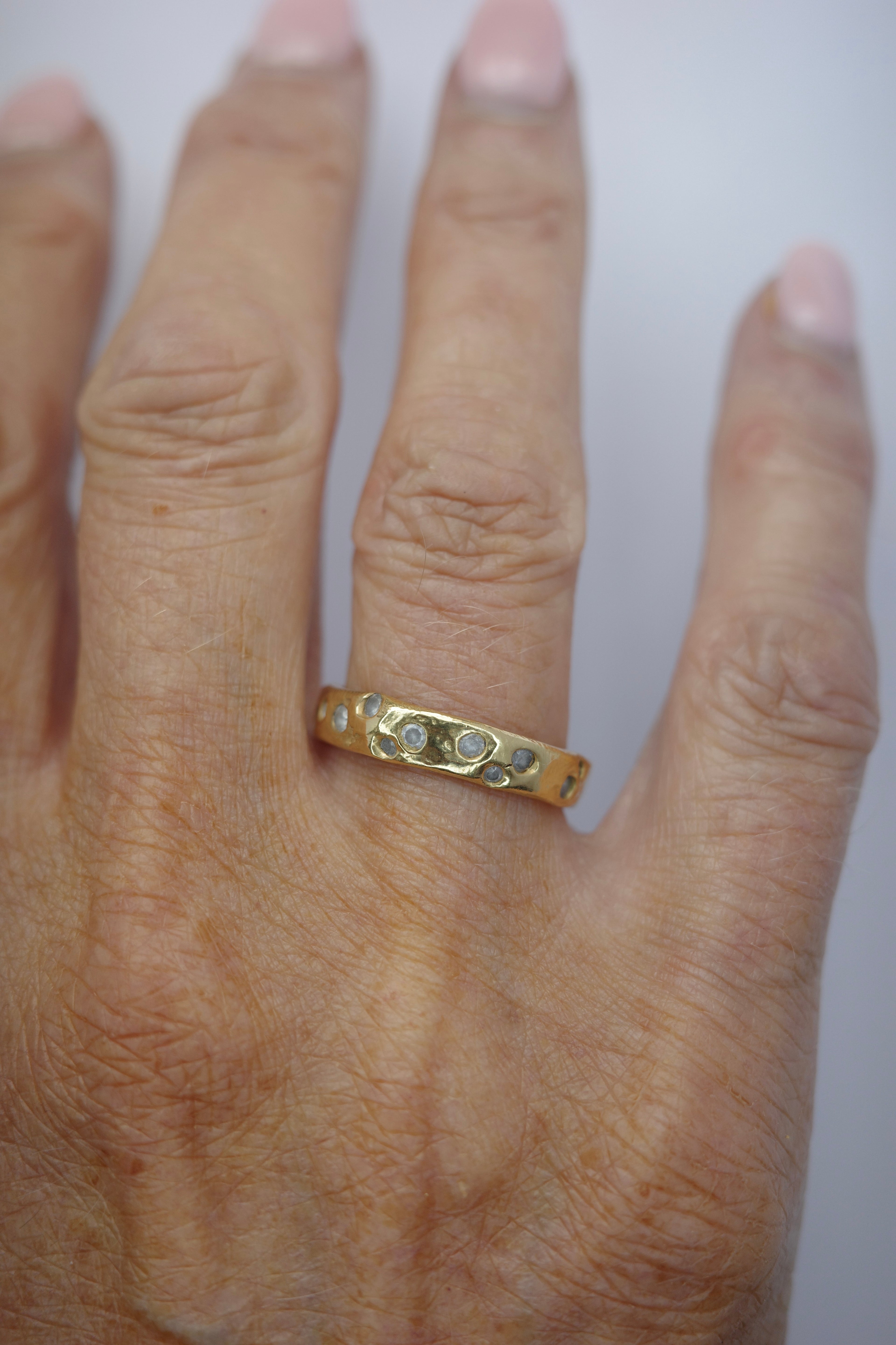 SLIM GEMSTONE STUDDED BAND - 18K GOLD VERMEIL